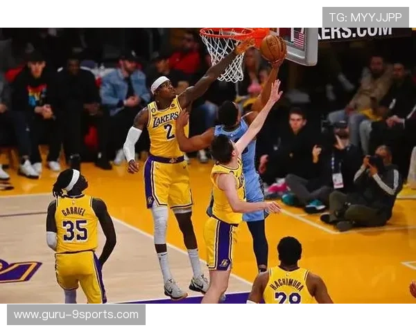 哈姆训练中点名连夸两位年轻后场