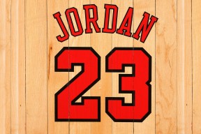 九游体育官网-赫罗纳节奏切换流畅保持攻防平衡，赫罗纳队服